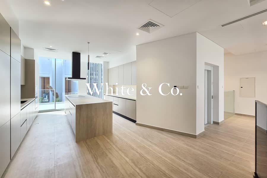 Handed Over | Front Row | Lagoon Views - Image 2