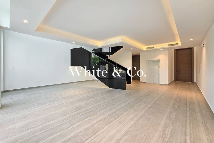 Handed Over | Front Row | Lagoon Views - Image 4