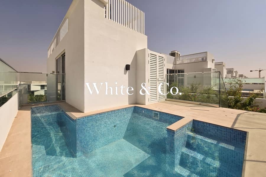 Handed Over | Front Row | Lagoon Views - Image 5