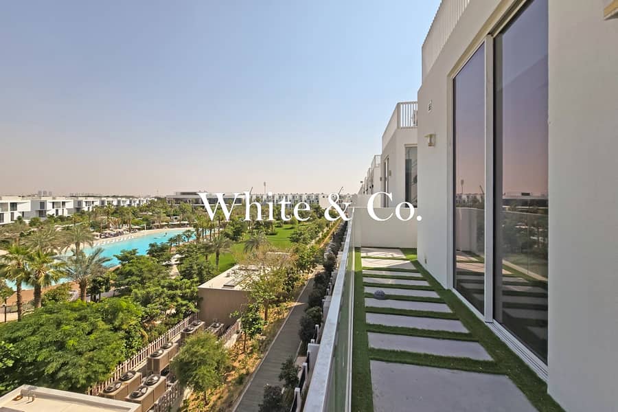 Handed Over | Front Row | Lagoon Views - Image 7