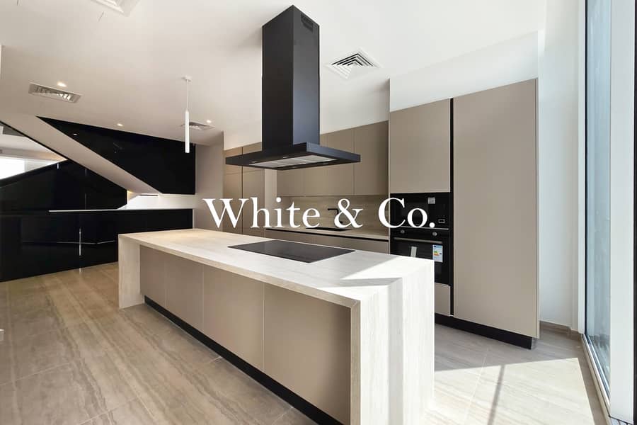 Handed Over | Front Row | Lagoon Views - Image 8