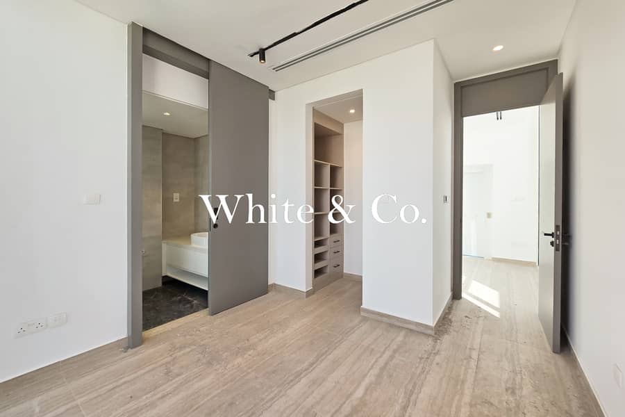 Handed Over | Front Row | Lagoon Views - Image 9