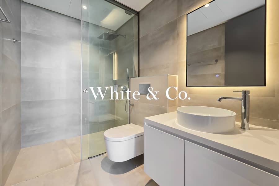 Handed Over | Front Row | Lagoon Views - Image 11