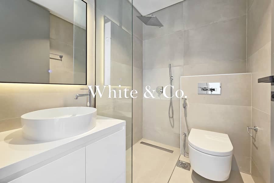 Handed Over | Front Row | Lagoon Views - Image 13