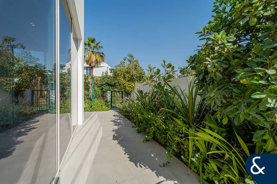 Front Row | Corner Plot | Best Location - Image 3