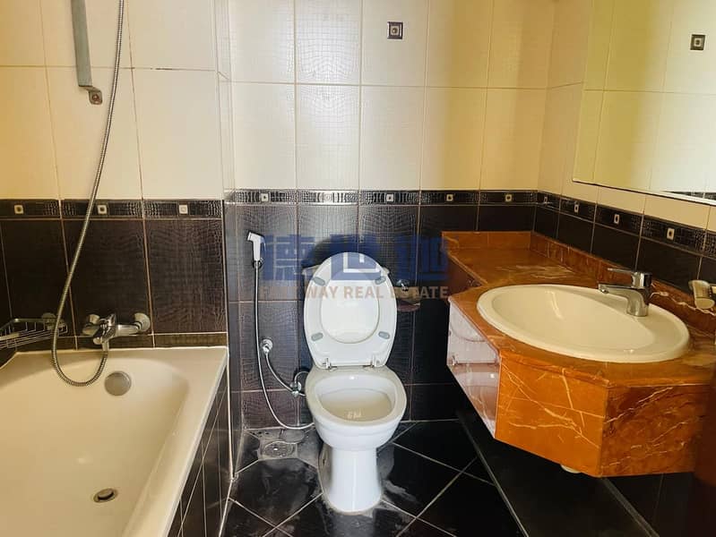 5 washroom. jpg