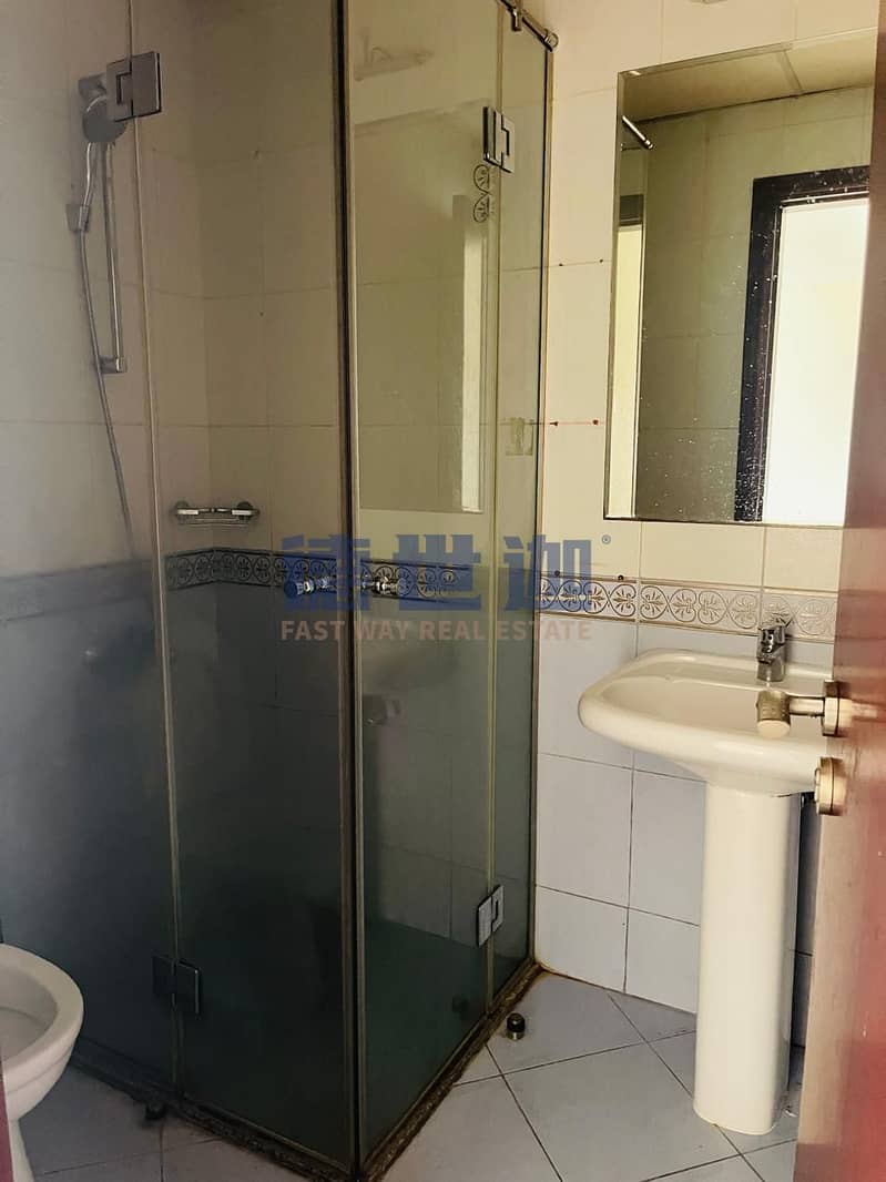 6 washroom2. jpg