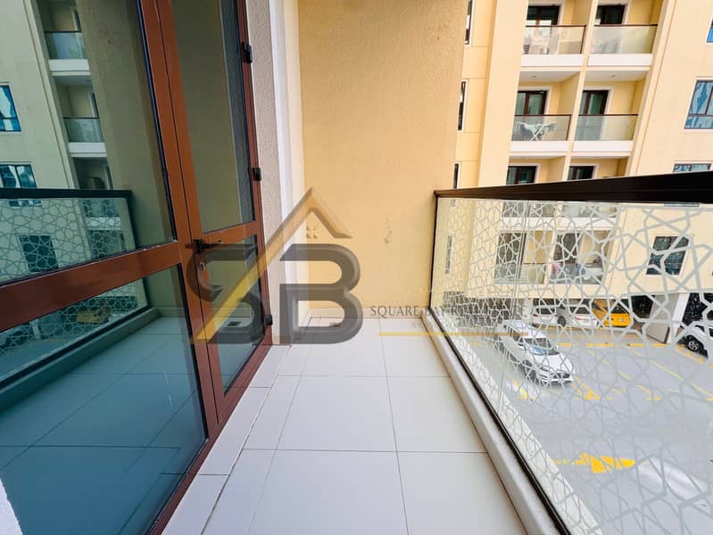 Spacious and Stunning 4BR with Maids Room and Amazing Price in Jaddaf (2 Free Car Parkings) - Image 14