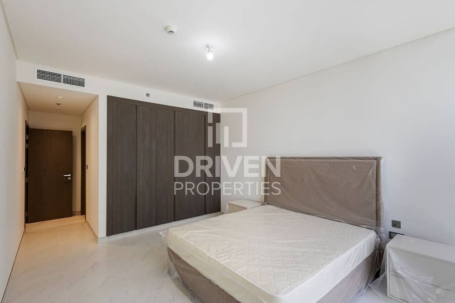 Vacant | Spacious | Skyline and Lagoon Views