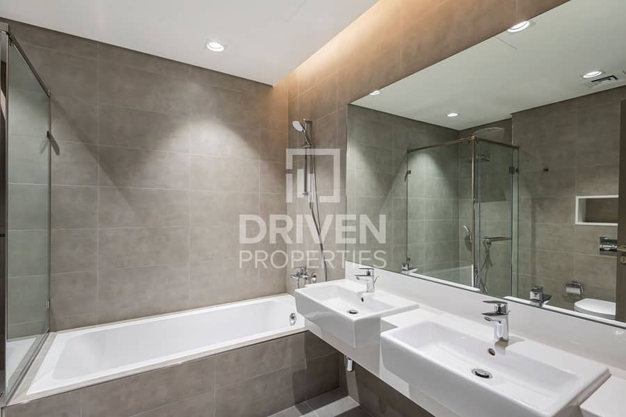 Vacant | Spacious | Skyline and Lagoon Views - Image 11