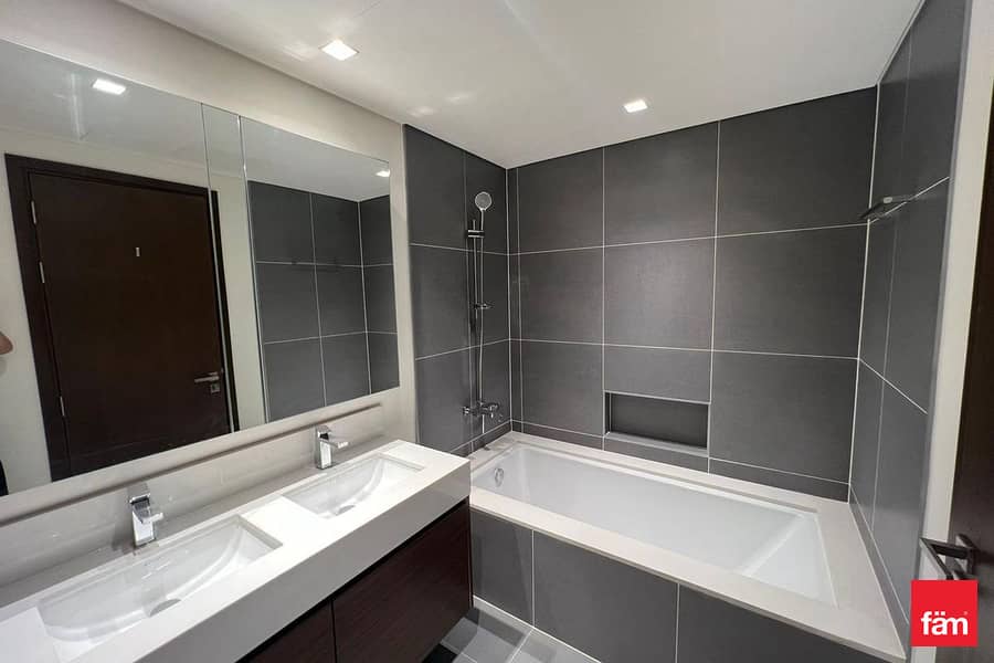 Vacant on Transfer | Full Water View | Prime unit - Image 9