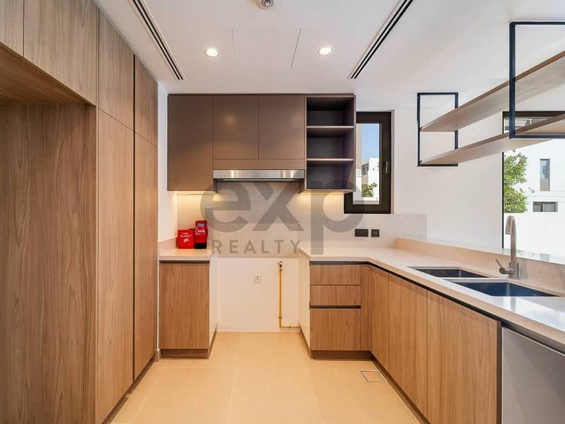 NEW and EXCLUSIVE | 5BR Open Kitchen | Single Row