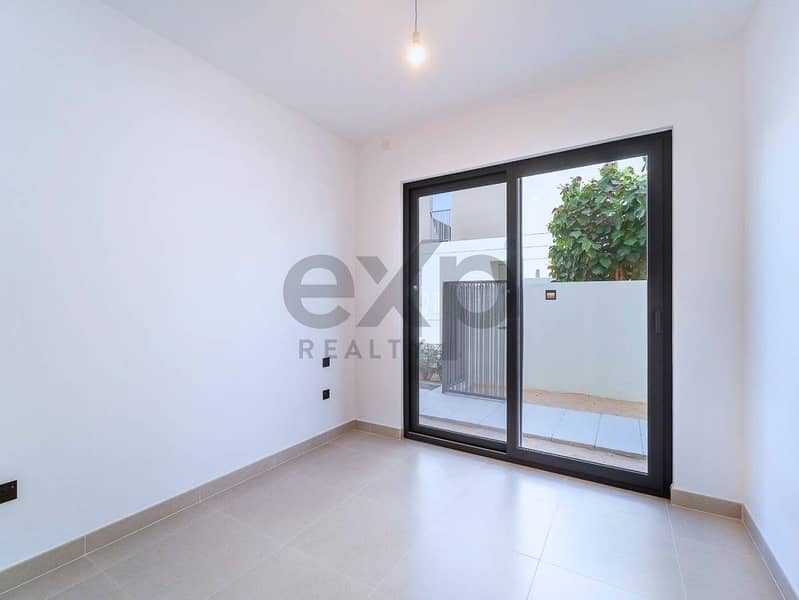 NEW and EXCLUSIVE | 5BR Open Kitchen | Single Row