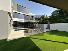 فرصة مميزة | فيلا فاخرة بخمس غرف نوم | تشطيبات فائقة الفخامة | تصميم عصري | موقع متميز