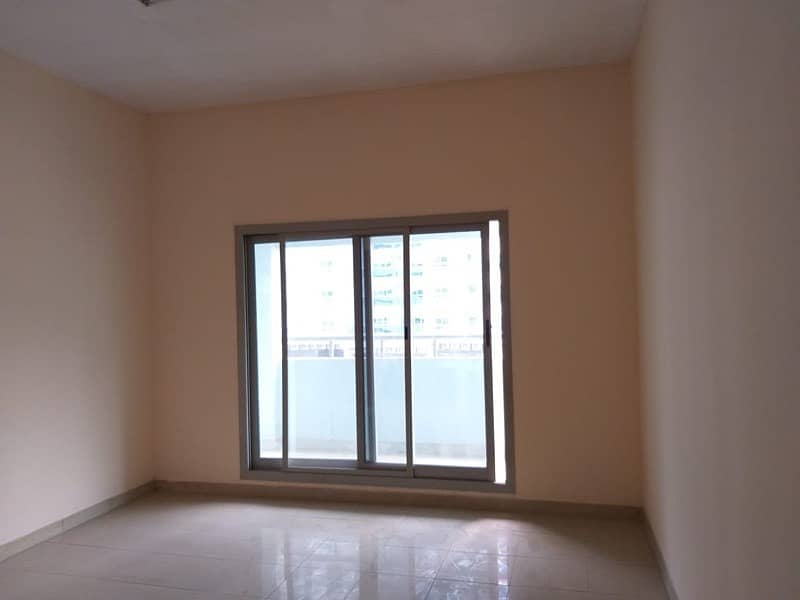 parking free 1bhk front of dubai bus rent 32k in 6 payments
