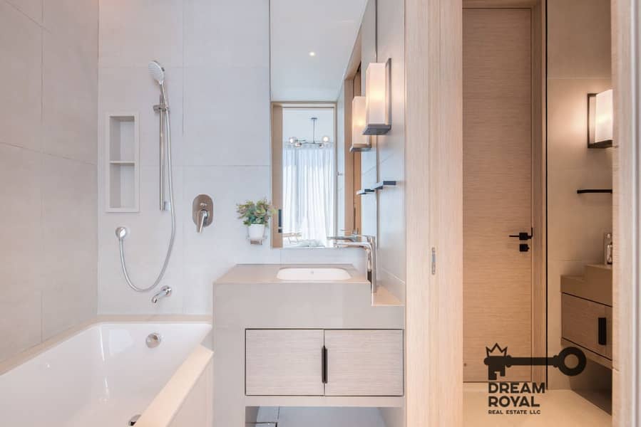 12 JG1 2807 Bath 2 . jpg