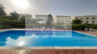 صفقة ساخنة! فيلا مطورة من 3 غرف نوم للإيجار | تخطيط واسع | الموقع الرئيسي