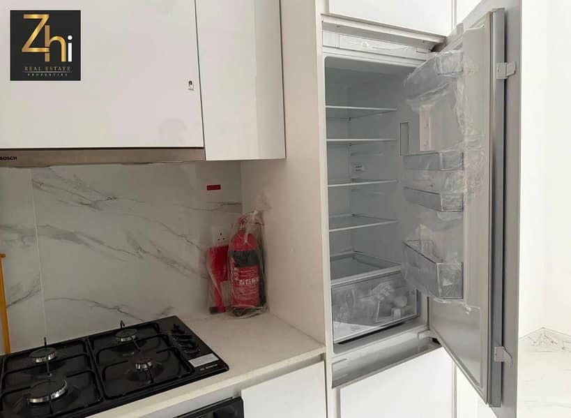 Fully Fitted Kitchen, Ready to Move , Semi Furnished, Amazing Pool View - Image 4