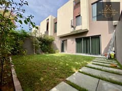 تاون هاوس جديد كلياً بثلاث غرف نوم + غرفة للخادمة | حديقة خاصة | موقفان للسيارات | الجادة الشارقة