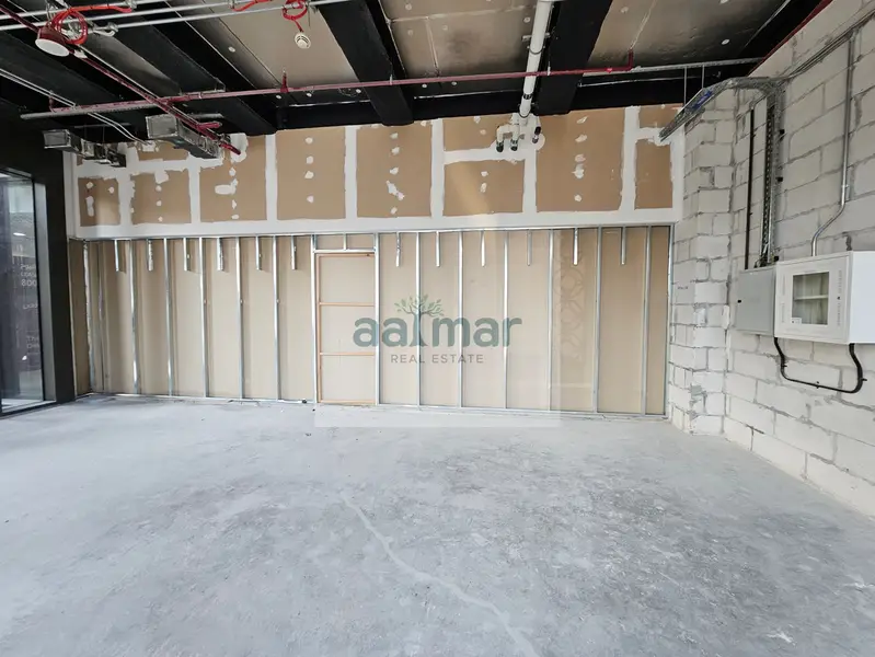 Rent negotiable | No Keymoney | Shell & Core unit for rent | Direct access to Metro | Gold Souq - View 3