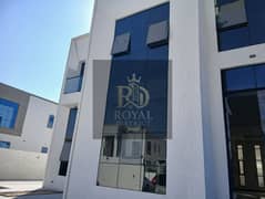 امتلك الان فيلا فخمة 10,000 قدم في الحوشي | 5 غرف ماستر + ملحق خارجي به غرفة خادمة و سائق و مطبخ | تشطيب فاخر/تصميم راقٍ/موقع مميز