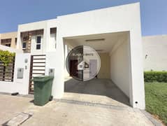 شقة واسعة بثلاث غرف نوم + غرفة للخادمة | معيشة عائ