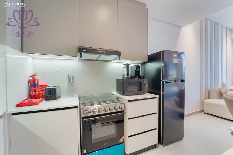 16 Kitchen 2. jpg