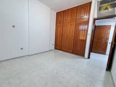 شقة في شارع المطار 2 غرف 75000 درهم - 14009068