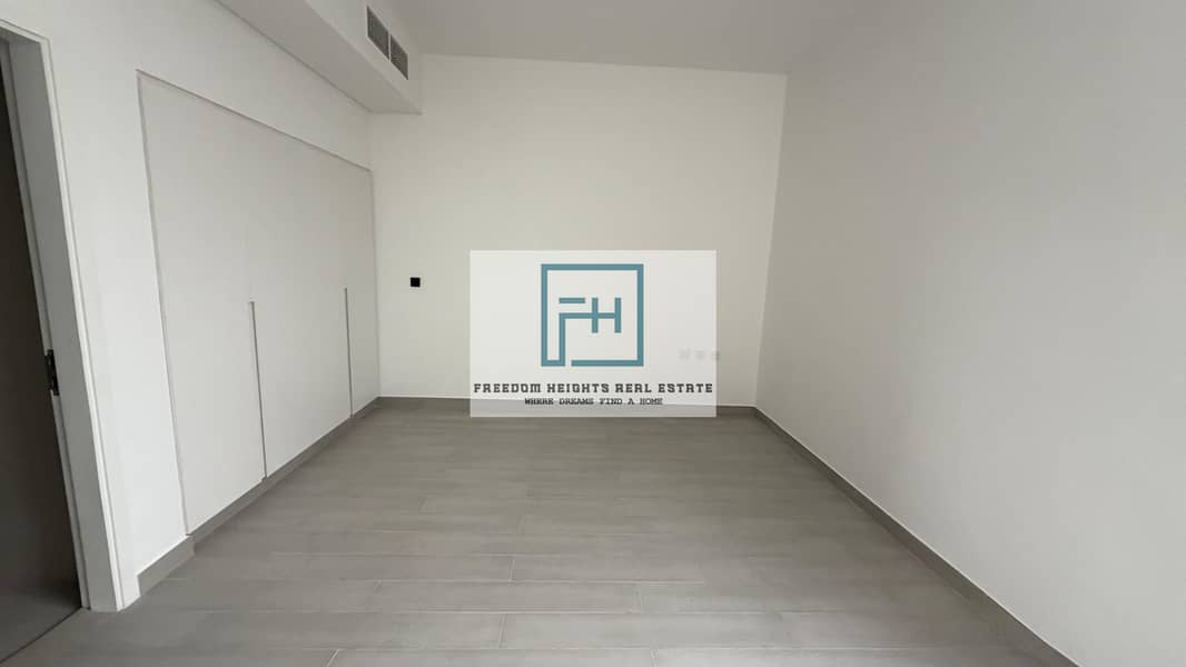 Close to amenities/ G+2/Private pool/ 5 bedrooms villa/for rent - Image 4