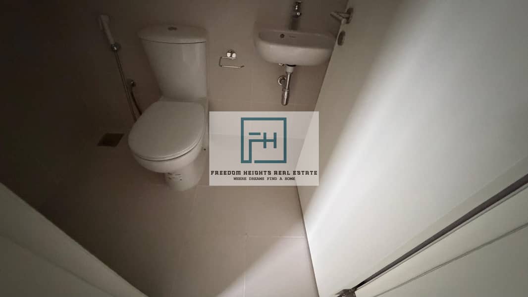 Close to amenities/ G+2/Private pool/ 5 bedrooms villa/for rent - Image 6