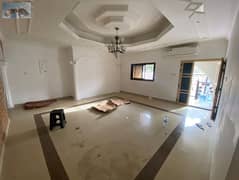 فيلا طابق ارضي للايجار في النعيمية 1 مقابل فندق واسواق العين ثلاث غرف مع مكيفات ستور حمامين حوش صغير موقع هادئ مناسب للعائلات 4 دفعات