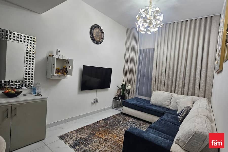 Spacious | Chiller Free | Close to Metro | Stylish Spacious | Chiller Free | Close to Metro | Stylish