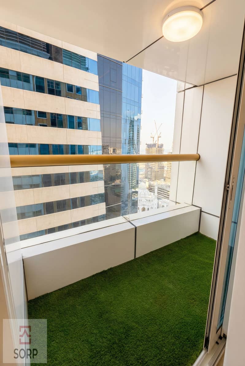 5 hf_20260121_092117_9d4c1a36-b3bc-4fc9-aa33-ed93de48ee67. png