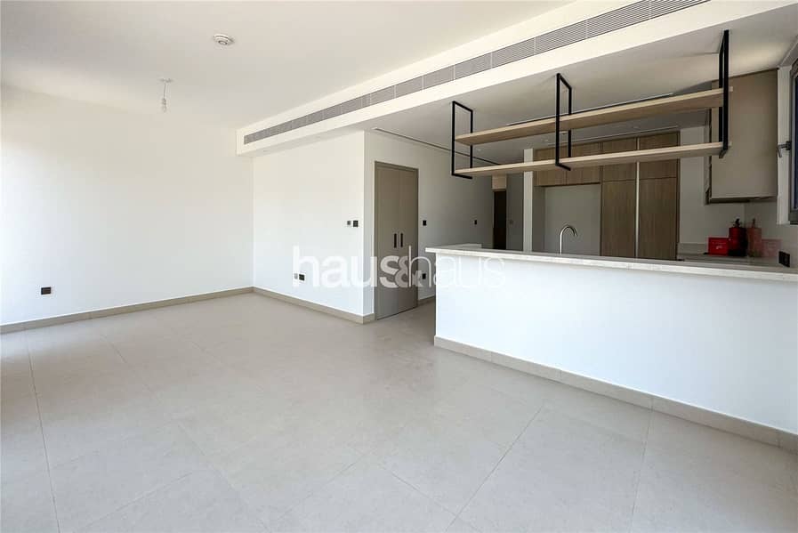 Single Row | Landscaped | Live Sky Suite | March - Image 4