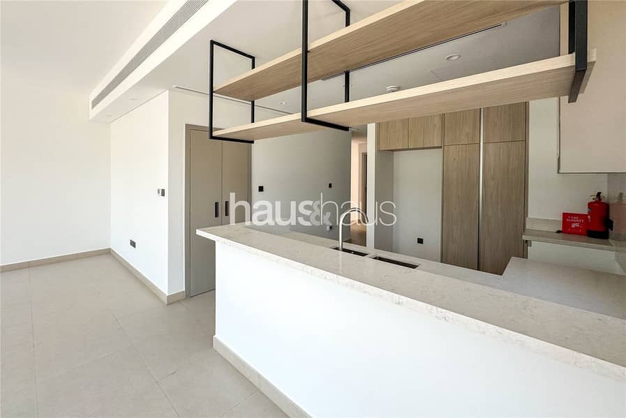 Single Row | Landscaped | Live Sky Suite | March - Image 6