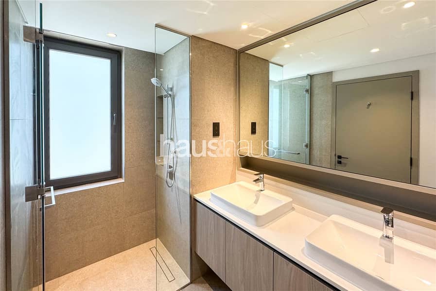 Single Row | Landscaped | Live Sky Suite | March - Image 9