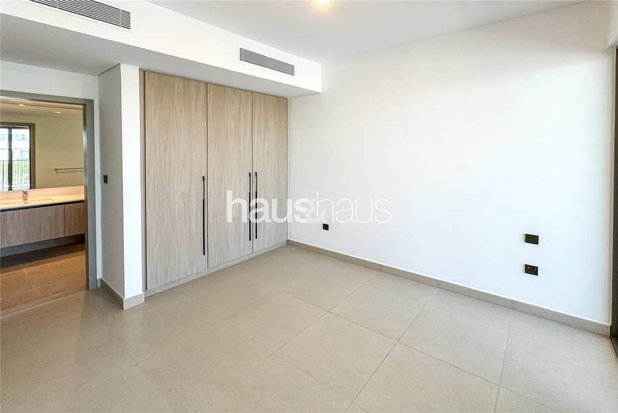 Single Row | Landscaped | Live Sky Suite | March - Image 12