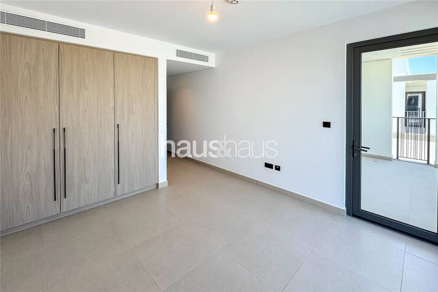 Single Row | Landscaped | Live Sky Suite | March - Image 14