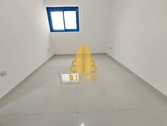 شقة في شارع المطار 3 غرف 95000 درهم - 14109640