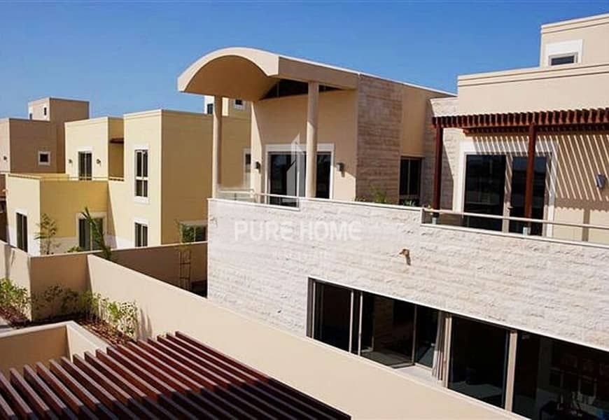 Extraordinary 3 Bedrooms Villa  in a Good Community