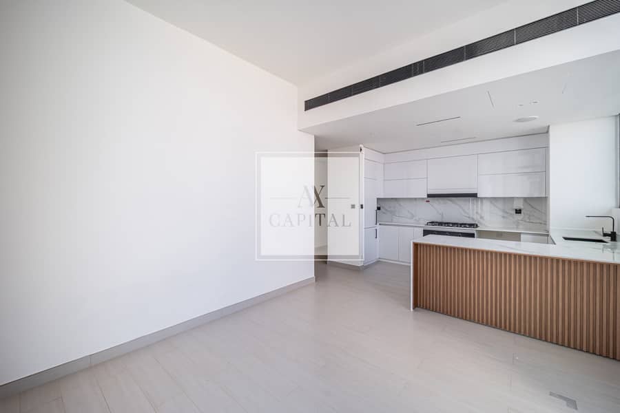 Elegant | Modern | Spacious | Jacuzzi on Balcony