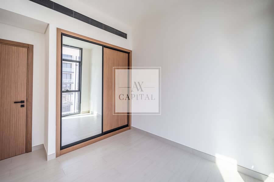 Elegant | Modern | Spacious | Jacuzzi on Balcony - Image 7