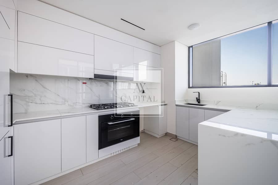 Elegant | Modern | Spacious | Jacuzzi on Balcony - Image 11