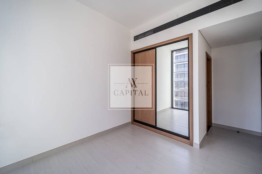 Elegant | Modern | Spacious | Jacuzzi on Balcony - Image 12