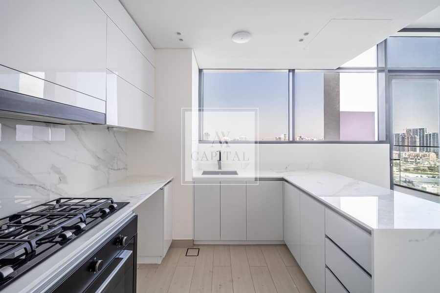 Elegant | Modern | Spacious | Jacuzzi on Balcony - Image 13