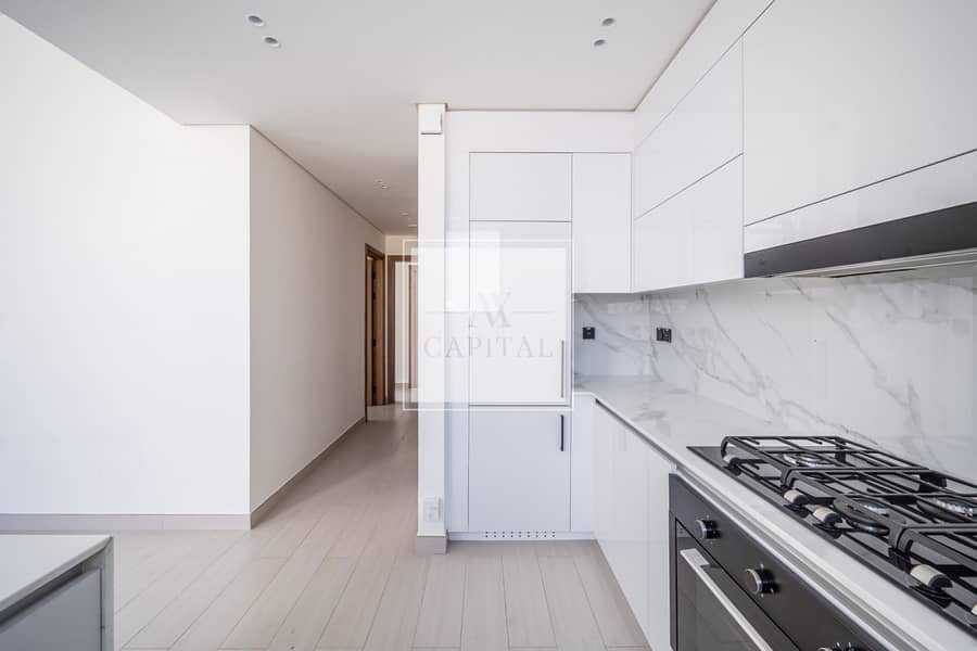 Elegant | Modern | Spacious | Jacuzzi on Balcony - Image 15