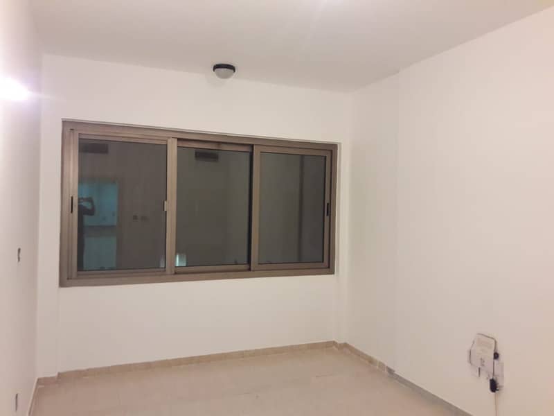 Brilliant 1 Bedroom Hall Apartment Opp Electra Park TCA