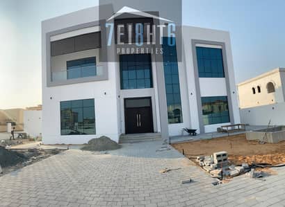 Beautifully presented: 5 b/r MODERN DESIGN CONTEMPORARY villa + maids room + PRIVATE S/PPOL + landscaped garden Beautifully presented: 5 b/r MODERN DESIGN CONTEMPORARY villa + maids room + PRIVATE S/PPOL + landscaped garden