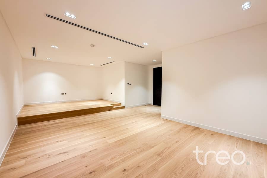 Vacant now | Corner Plot | Single Row - Image 8