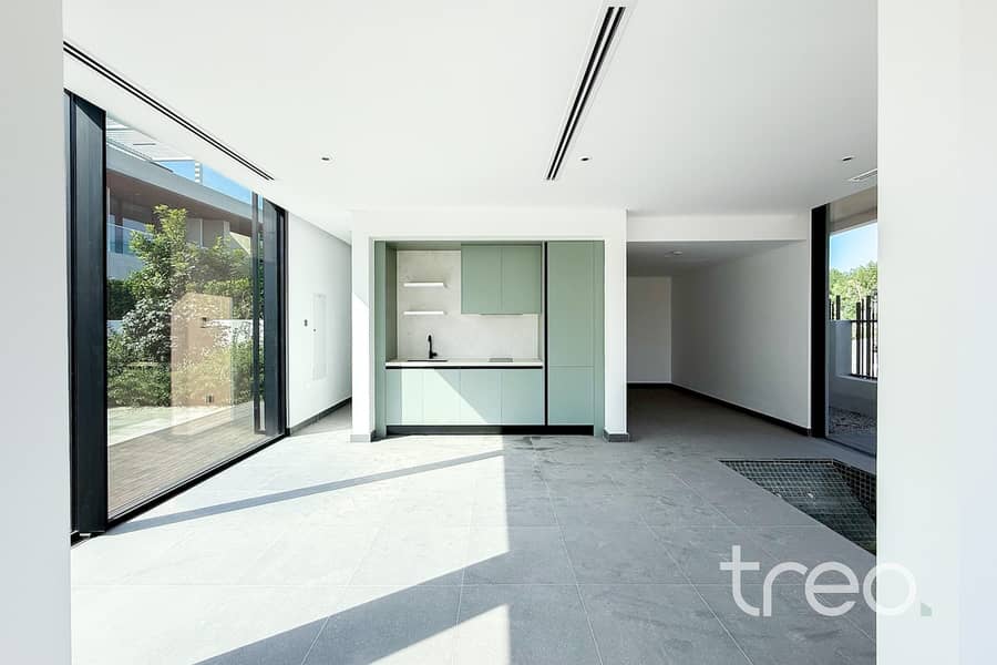 Vacant now | Corner Plot | Single Row - Image 11